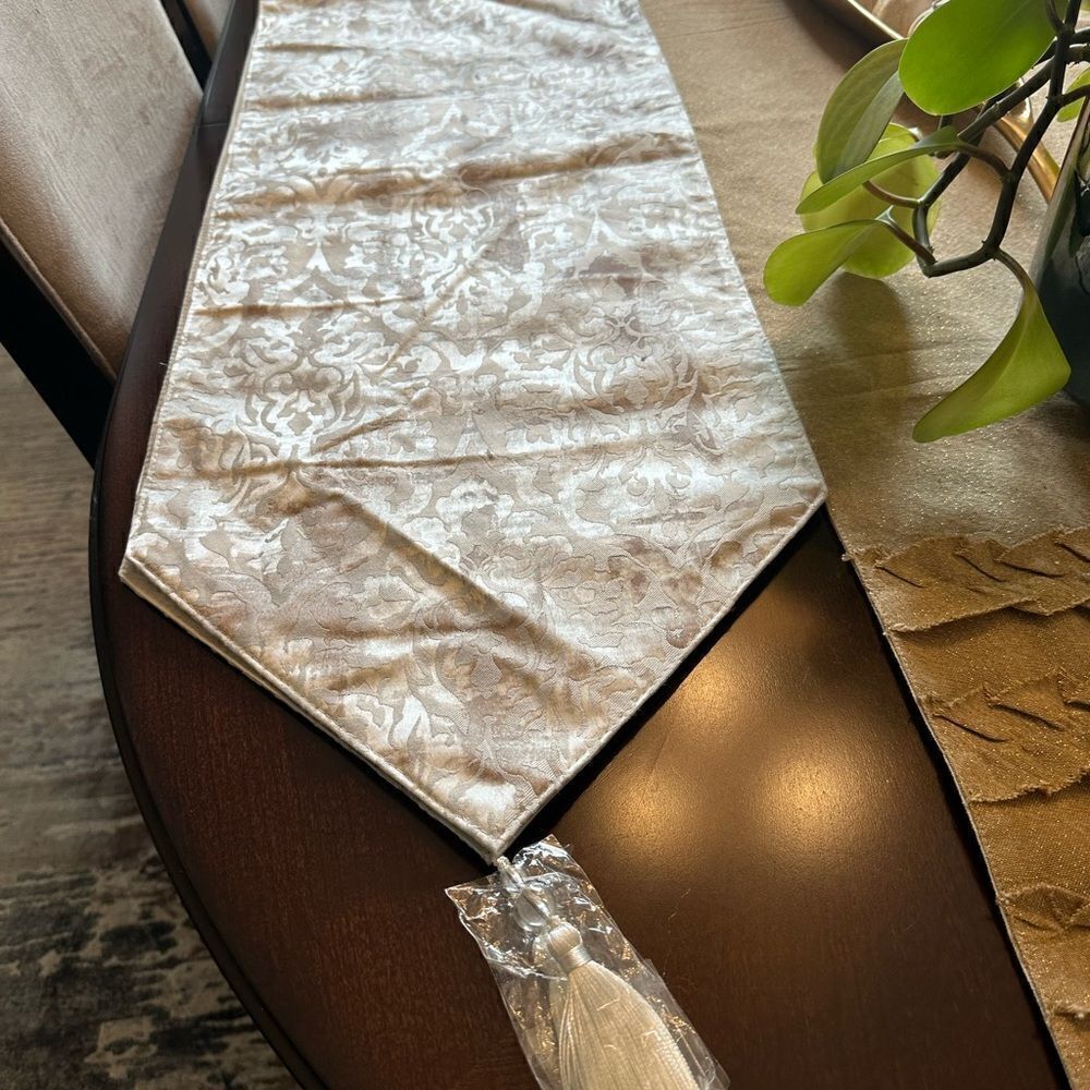 New Floral Textured Elegant Table Runner